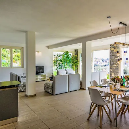 The View By Interhome * Isola Comacina